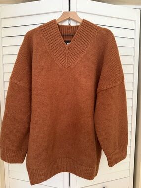 SER.O.YA Men's V-Neck Sweater in Rust Brown